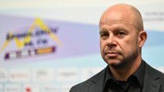 Právník odmítl podepsat podezřelé zakázky. Když na ně Radiožurnál  upozornil, šéf pojišťovny ho vyhodil