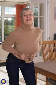 British Granny with big tits and nice ass masturbating her pussy - Mature.nl
