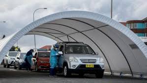 File photo of people queuing at the bondi covid testing clinic. Coronavirus Testing In Bondi Advice To Those With Symptoms