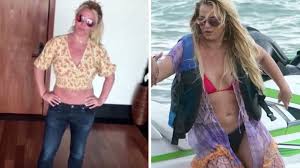 Meme generator, instant notifications, image/video download, achievements and many more! Sendet Britney Spears Ihren Fans Versteckte Hilferufe Stern De