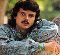 Scott Mckenzie San Francisco Scott Mckenzie Along With John Phillips Of The Mamas And Papas Wrote Be Sure To Wear Some F Scott Mckenzie Singer Music Star