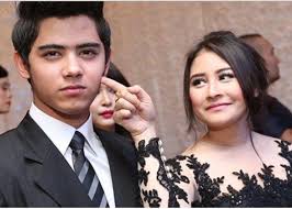 Meski sudah tidak berkomunikasi lagi, dia menegaskan masih menganggap lawan mainnya itu. Prilly Latuconsina Diduga Hina Keluarga Aliando Syarief Dalam Sebuah Video