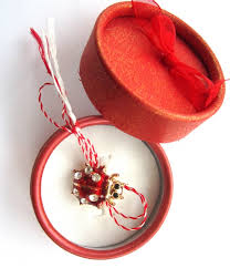 Mărţişorul este o sărbătoare tradiţională a primăverii, a bucuriei, prospeţimii, a victoriei binelui împotriva răului. Simbolul PrimÄƒverii MÄƒrÅ£isorul CredinÅ£e Vechi Obceiuri Vechi Nostalgii Romantice Dcnews