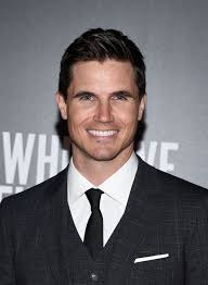 Sorry Ladys, Action-Hottie Robbie Amell hat geheiratet!