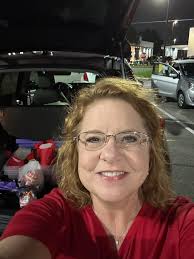 Why does the sky have different colors and a straight line during sunrise?