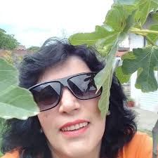 Cuan ciertas tus palabras ,detrás de una sonrisa ,se esconden muchas cosas