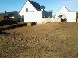 Le plus souvent le transformateur sert à transformer une énergie électrique en une autre énergie électrique dont la tension est différente. Transformateur Proche Maison