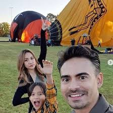 Hal itu membuat keduanya jarang memiliki waktu bersama. Melihat Foto Foto Kehangatan Keluarga Ashraf Sinclair Dan Bcl Lifestyle Bisnis Com