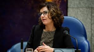 De huidige voorzitter khadija arib (pvda), vera. Persconferentie Van Miltenburg Treedt Af Als Tweede Kamer Voorzitter Omroep Gelderland