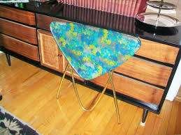 Mid Century Triangle Tv Tray End Table Side Table Turquoise Can Dak 1950s Apartment Living Tv Trays End Tables Fiberglass Table