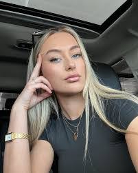 Beth Kost's Instagram, Twitter & Facebook