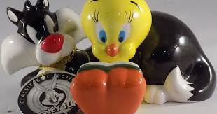 Tweety Bird Salt And Pepper Shakers Looney Tunes Tweety Bird Sylvester Ceramic Salt Pepper Magnetic Shakers Ebay