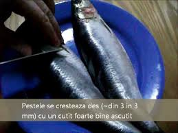 Am inlaturat hartia si am mai lasat cateva minute, sa se scurga zeama (mie imi place pestele crocant). Scrumbie La Gratar Wmv Youtube