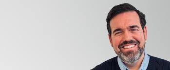 Kelly Aponte's Instagram, Twitter & Facebook