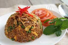 Oct 29, 2016 · this is a classic chinese egg fried rice recipe (蛋炒饭), made in chinese restaurant style but in the comfort of your own home. Nasi Goreng Kampung Is A Malay Style Fried Rice That Is Almost Always Found In The All Day Dining Menu Of A Nasi Goreng Nasi Goreng Kampung Nasi Goreng Recipe