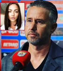 Despre relația pe care reghe o are cu actuala parteneră, corina caciuc,. Ea Este Cea Mai Sexy BunicÄƒ Din Lume Incredibil Ce VarstÄƒ Are È™i Care Sunt Secretele FrumuseÈ›ii Ei Sport Ro