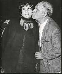 Η αξεπέραστη παγκόσμια ιέρεια, του θεάτρου και του κινηματογράφου μας ! H Pa3inoy O Olibie Kai Ta Orgia Epi Skhnhs Ta Nea