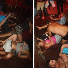 Kambodscha: Touristen wegen Porno-Tanz verhaftet – nun droht ihnen  Gefängnis | STERN.de