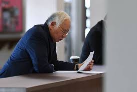 Suami kepada rosmah mansor ini juga terpalit beliau merupakan anak seorang bangsawan iaitu perdana menteri malaysia tun razak yang menjadi perdana menteri malaysia kedua yang digelar. Najib Akui Terima Notis Bankrap Lhdn Anggap Ia Menambah Garam Ke Luka Ketidakadilan Astro Awani