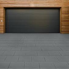 La Linia Basaltanthrazit 402 Metten Ideengalerie Fachadas De Casas Porta De Garagem Casas Com Garagem Subterranea