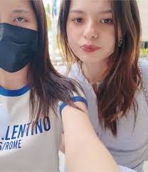 Becky Seaman's Instagram, Twitter & Facebook