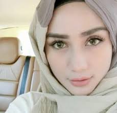 Di bagian ini ada gambar wanita cantik sederhana yang berorientasi landscape. 9 Selebriti Wanita Malaysia Tercantik 2018 Dari Pandangan Media Indonesia Kila Fairy Juga Tersenarai Lepat Pisang