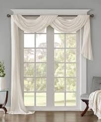 Pin Di Samiya Aasif Su Deco Ideas Nel 2020 Tende Salotti Tende Per Interni Idee Per Decorare La Casa