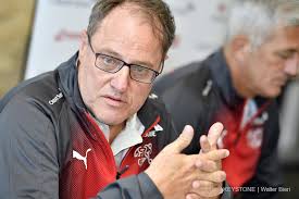 L'occasion de rappeler, même si cela peut sembler évident, qu'il est important de ne jamais regarder le soleil sans protection. Football Xhaka Shaqiri Et Lichtsteiner S Excusent Pour L Aigle Bicephale Et Assurent Que Ca Ne Se Reproduira Plus