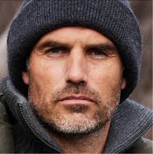 Australian Native Bee 🐝 Survival Hack🦘The are 2000 species of native bee  in Australia. This one is Tetragonula carbonaria (quite common).🔎 They're  hard to find in the bush because they're tiny (smaller