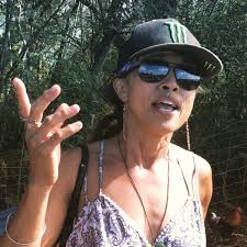 Trella from our show ‘Bodies In Motion’ performing a Hawaiian chant for  light and health to all.. , #hawaii #pray #prayforhealth #homeworkouts  #socialdistancing #gilad21 #homeexercises