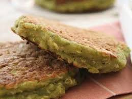 Les égoutter, les mettre dans une casserole avec 2 litres d'eau, l'oignon blanc garder trois brins de coriandre pour la décoration, ciseler le reste et les ajouter dans les pois cassés 15 minutes avant la fin de la cuisson. Recettes Vegetariennes De Casse 2