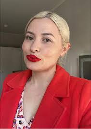 Dee Morley's Instagram, Twitter & Facebook