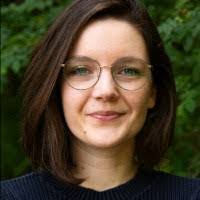 Lisa Baron's Instagram, Twitter & Facebook