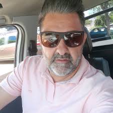 Vende cadeira escritório giratória com rodinhas e,regulagem de altura  desejada.tenho tenho 3 cadeiras cada 100R$ secretaria simples