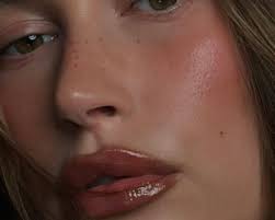 CINNAMON BUN LIP TINT🧸 inspired by my homemade cinnamon buns available