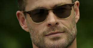 Ayuda buscando los lentes de sol de la película Spiderhead : r/sunglasses