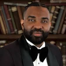 Lynette Rowan's Instagram, Twitter & Facebook