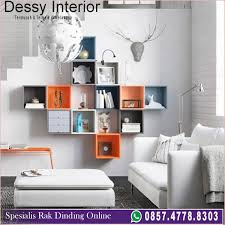 Kalau kamu tinggal di tempat terbatas seperti kost atau apartemen studio, wajar jika kamu merasa tidak ada cukup ruang untuk menambahkan furnitur sebagai dekorasi. Hiasan Dinding Ikea Cek Bahan Bangunan