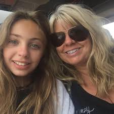 Please does anyone know of any pub work coming up soon? 🥰 Or nice  restaurant/cafe/bar. Also experience in animal care and working with  horses, this is what I really love. Cleaning considered