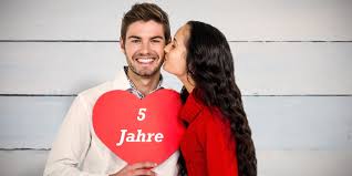 Sichern sie ihre daten und verschieben sie sie zwischen verschiedenen betriebssystemen. Holzerne Hochzeit Die Schonsten Spruche Gedichte Geschenkideen