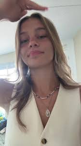 Gwen Healy's Instagram, Twitter & Facebook