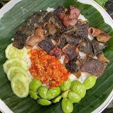 Panaskan minyak pada panci, lalu masukan semua bumbu halus ditambah daun. Enaknya Kebangetan 5 Inspirasi Olahan Babat Sapi Yang Empuk Tak Bau