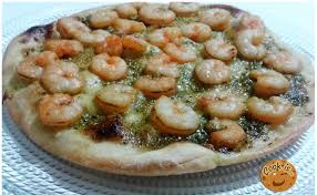 Llevaba ya con ganas de preparar unas pizzas y ponerle una lata de caballas que había comprado hace ya un tiempo y que tenía una pinta exquisita. Cook Is Pizza Con Pesto Di Basilico E Gamberetti