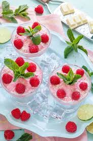 Himbeer Mousse Sommerlich Lecker Und Ganz Einfach Emmikochteinfach Rezept In 2020 Himbeeren Mousse Lecker