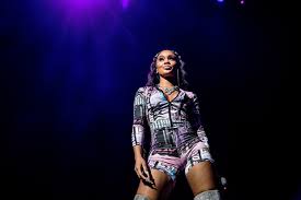 Here are our favorite lines from saweetie high maintenance. Hollywood Saweetie Plays Every Sport Imaginable In Sparkly Crop Top More Fun Outfits In Fast Motion Video Entrendz Showbizz