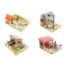 Le Toy Van Budkins Giant Farmyard Set Farm Yard Baby Bear Toys