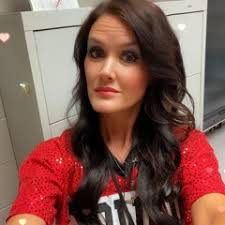 Listen to She'll Go On You by Josh Turner in Country playlist online for  free