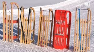 Der traditionelle rodel aus holz. Kassensturz Tests Mit Diesen Schlitten Macht Es Spass Kassensturz Espresso Srf