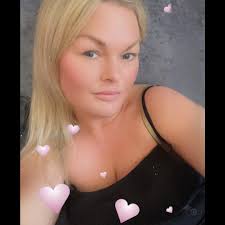 Hi. I'm wondering if anyone could point me in the direction of someone who  can properly clean my parents dogs teeth please?. Their previous groomer  used to do it with a supersonic