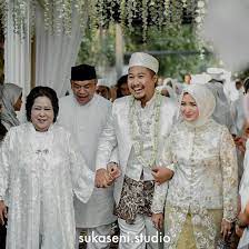 Suti karno was born on april 28, 1966 in jakarta, indonesia. Syahdu 10 Potret Pernikahan Putri Suti Karno Yang Memesona